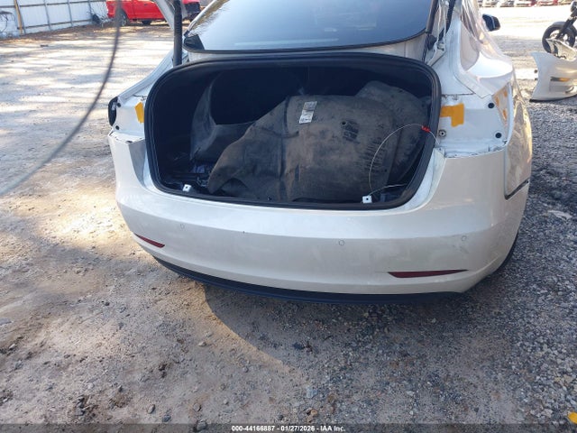 44166887 :رقم المزاد ، 5YJ3E1EC9NF298256 vin ، 2022 Tesla Model 3 Performance Dual Motor All-wheel Drive مزاد بيع