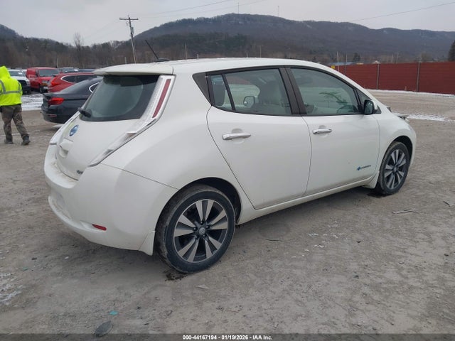 Nissan LEAF SV 2015 1N4AZ0CP1FC311579 Image 4