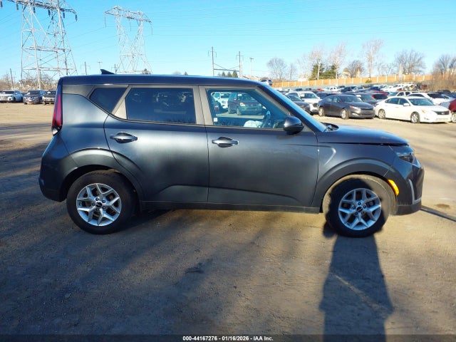 KNDJ23AU0R7241370 KIA SOUL LX