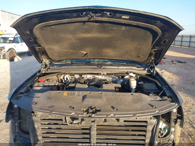 Продаж на аукціоні авто 2018 Chevrolet Suburban Lt, vin: 1GNSKHKC4JR137648, номер лоту: 44167419