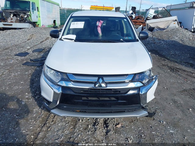 Mitsubishi Outlander Es 2018 JA4AD2A37JZ009007 Image 11