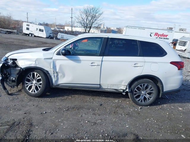 Mitsubishi Outlander Es 2018 JA4AD2A37JZ009007 Image 13