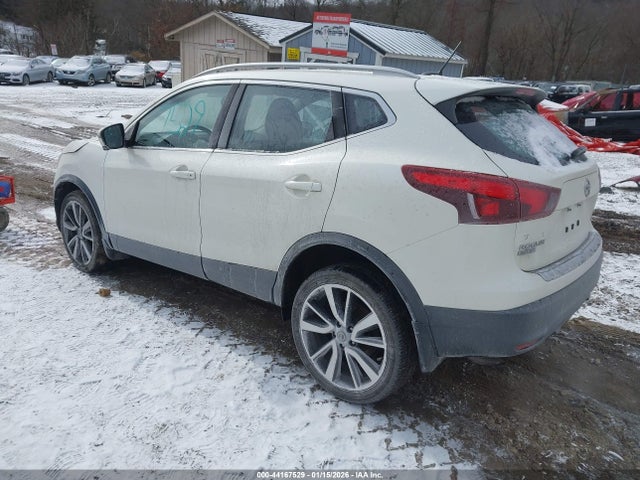 2017 NISSAN ROGUE SPORT JN1BJ1CR4HW121471 Photo 2