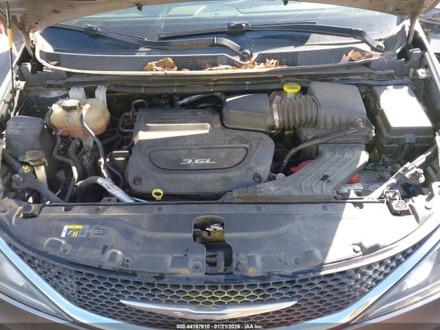 Продажа на аукционе авто 2018 Chrysler Pacifica Touring L Plus, vin: 2C4RC1EG2JR116785, номер лота: 44167610