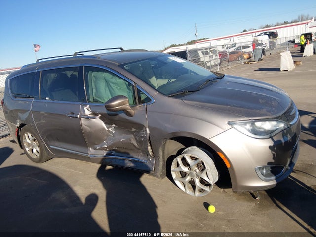 Продажа на аукционе авто 2018 Chrysler Pacifica Touring L Plus, vin: 2C4RC1EG2JR116785, номер лота: 44167610
