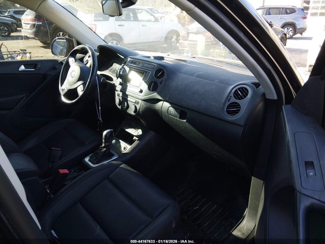 WVGBV7AXXGW003568 Volkswagen TIGUAN S