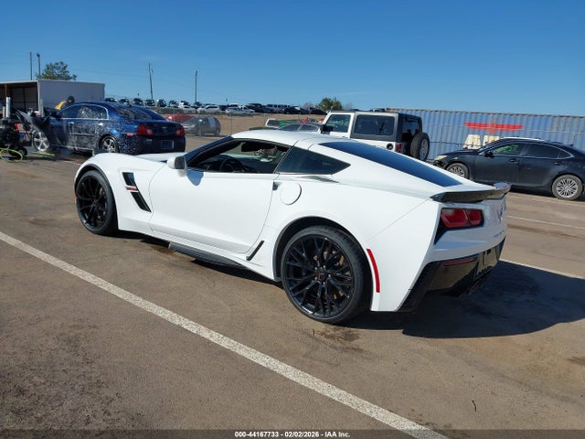 2019 CHEVROLET CORVETTE 1G1YW2D7XK5111335 Photo 2