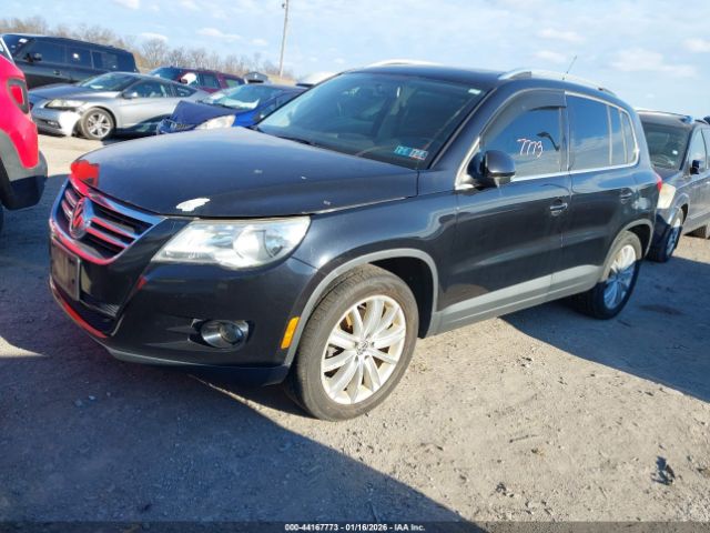 2011 VOLKSWAGEN TIGUAN WVGBV7AX6BW531228 Photo 1