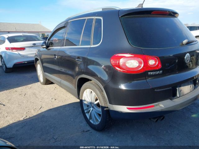 2011 VOLKSWAGEN TIGUAN WVGBV7AX6BW531228 Photo 2