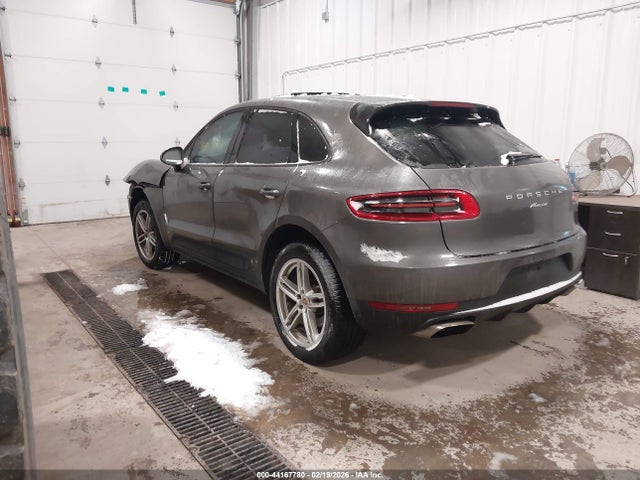 2018 PORSCHE MACAN WP1AA2A52JLB22316 Photo 2