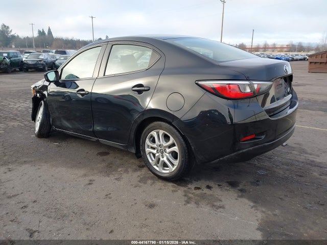 3MYDLBYV2JY301933 Toyota YARIS IA
