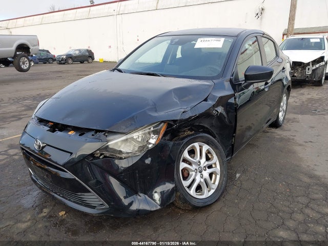 3MYDLBYV2JY301933 Toyota YARIS IA