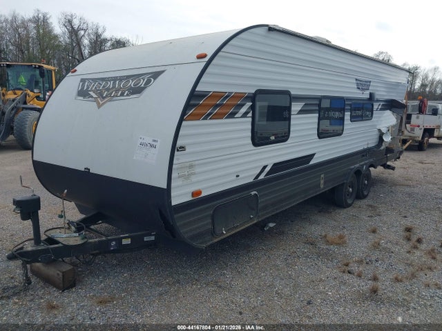 Forest River Wildwood X-lite 2020 4X4TWDB29L7366756 Image 2