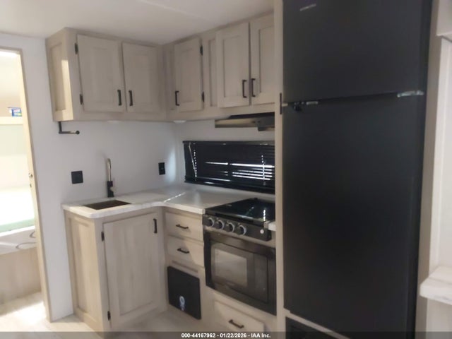 5ZT2SKRBXS9014679 Forest River Silver Lake Towable