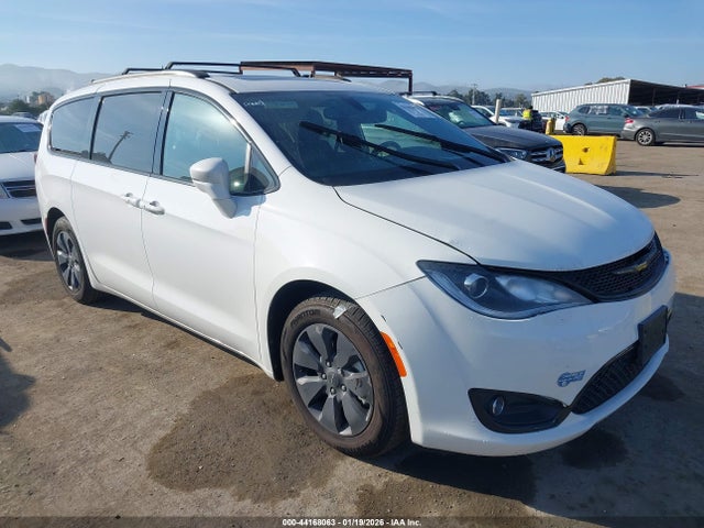 2020 CHRYSLER PACIFICA HYBRID 2C4RC1N75LR257739