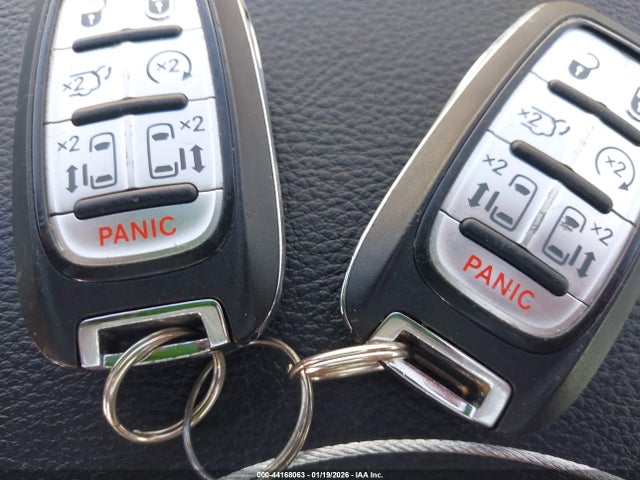 2020 CHRYSLER PACIFICA HYBRID 2C4RC1N75LR257739 Photo 10