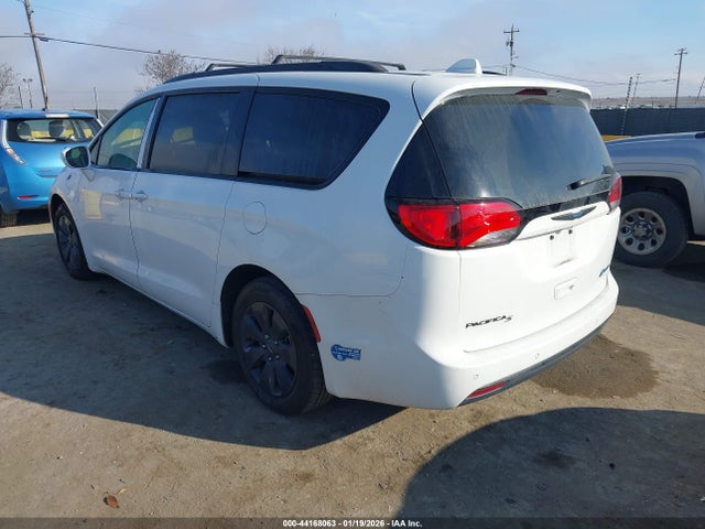 2020 CHRYSLER PACIFICA HYBRID 2C4RC1N75LR257739 Photo 2