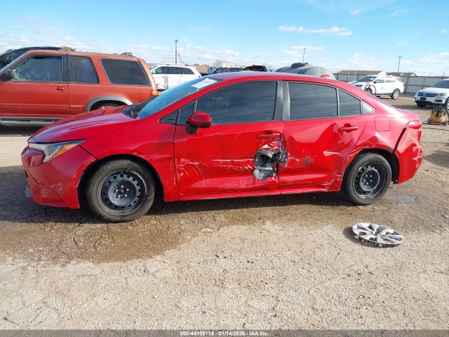 JTDEPMAE3MJ180755 Toyota COROLLA LE