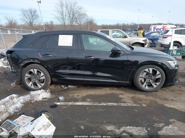 WA1AAAGE7MB009386 Audi E-tron Premium Quattro