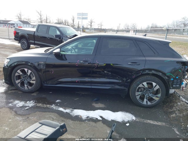 WA1AAAGE7MB009386 Audi E-tron Premium Quattro