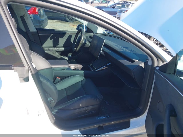 2024 TESLA MODEL 3 5YJ3E1ET0RF862785 Photo 4