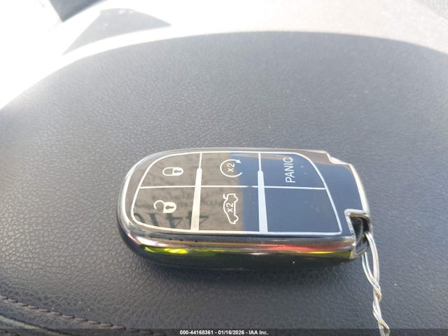 2015 Chrysler 300 Limited მანქანა იყიდება აუქციონზე, vin: 2C3CCAAG1FH818125, აუქციონის ნომერი: 44168361