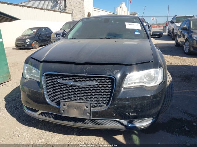 2015 Chrysler 300 Limited მანქანა იყიდება აუქციონზე, vin: 2C3CCAAG1FH818125, აუქციონის ნომერი: 44168361