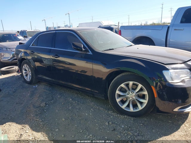 2015 Chrysler 300 Limited მანქანა იყიდება აუქციონზე, vin: 2C3CCAAG1FH818125, აუქციონის ნომერი: 44168361