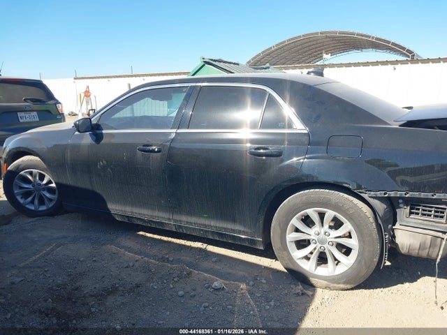 2015 Chrysler 300 Limited მანქანა იყიდება აუქციონზე, vin: 2C3CCAAG1FH818125, აუქციონის ნომერი: 44168361