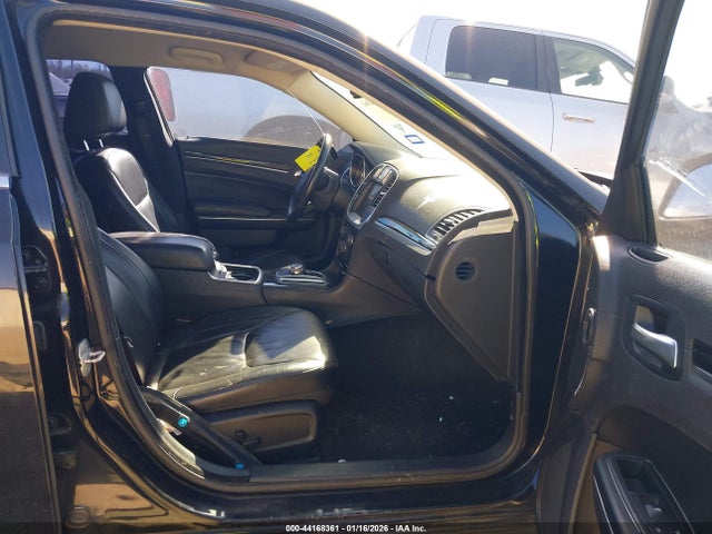 2015 Chrysler 300 Limited მანქანა იყიდება აუქციონზე, vin: 2C3CCAAG1FH818125, აუქციონის ნომერი: 44168361