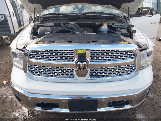 44168408 :رقم المزاد ، 1C6RR7NTXJS214158 vin ، 2018 Ram 1500 Laramie  4x4 5'7 Box مزاد بيع