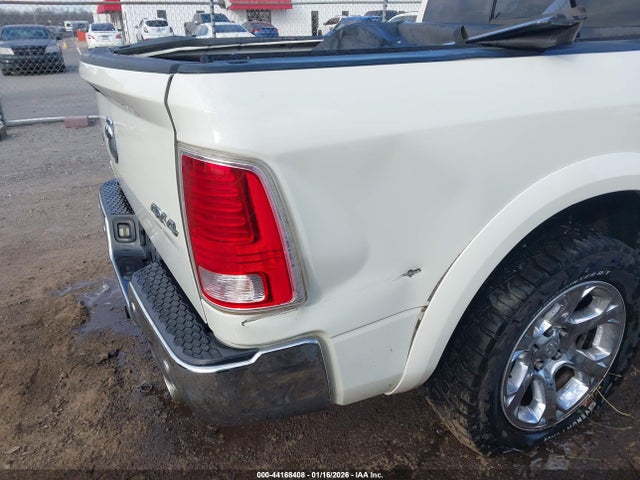 44168408 :رقم المزاد ، 1C6RR7NTXJS214158 vin ، 2018 Ram 1500 Laramie  4x4 5'7 Box مزاد بيع