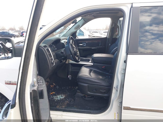44168408 :رقم المزاد ، 1C6RR7NTXJS214158 vin ، 2018 Ram 1500 Laramie  4x4 5'7 Box مزاد بيع