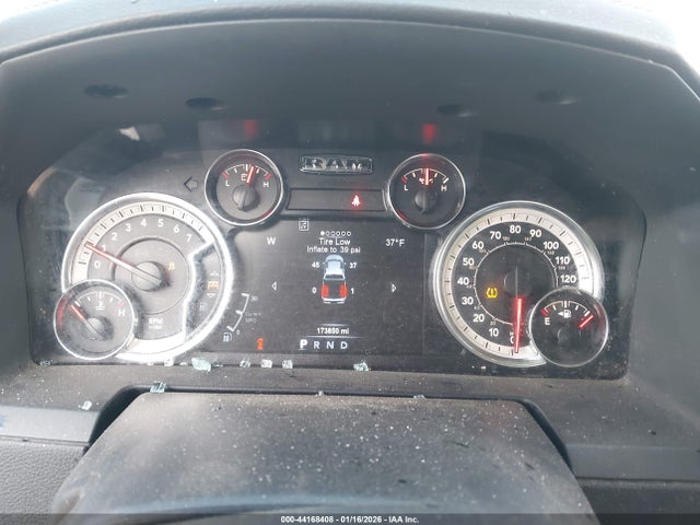 44168408 :رقم المزاد ، 1C6RR7NTXJS214158 vin ، 2018 Ram 1500 Laramie  4x4 5'7 Box مزاد بيع