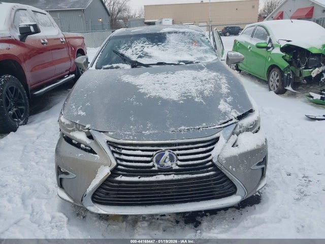 44168447 :رقم المزاد ، JTHBW1GG8H2141977 vin ، 2017 Lexus Es 300h مزاد بيع