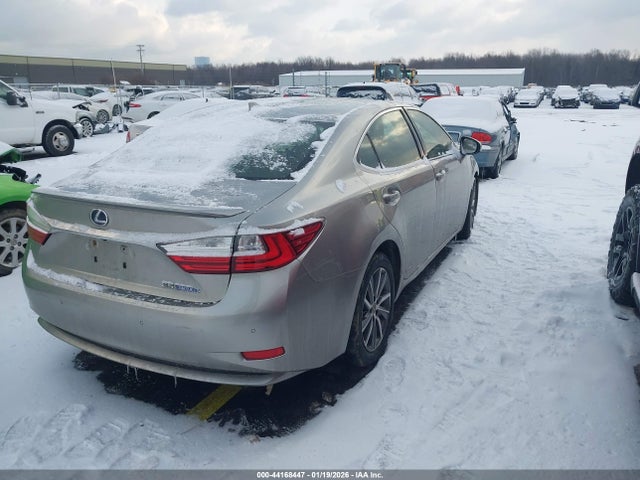 44168447 :رقم المزاد ، JTHBW1GG8H2141977 vin ، 2017 Lexus Es 300h مزاد بيع