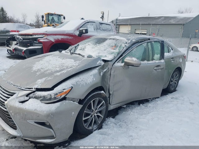 44168447 :رقم المزاد ، JTHBW1GG8H2141977 vin ، 2017 Lexus Es 300h مزاد بيع