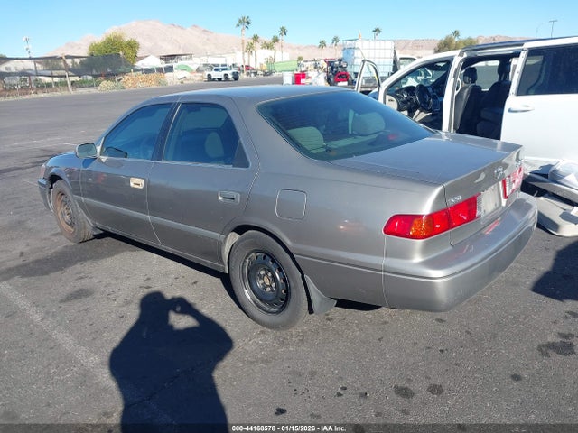 2001 TOYOTA CAMRY 4T1BG22K81U104014 Photo 2