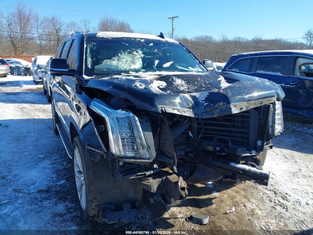 44168798 :رقم المزاد ، 1GYS4BKJ8HR378471 vin ، 2017 Cadillac Escalade Luxury مزاد بيع