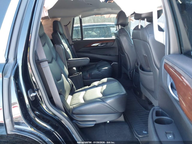 44168798 :رقم المزاد ، 1GYS4BKJ8HR378471 vin ، 2017 Cadillac Escalade Luxury مزاد بيع