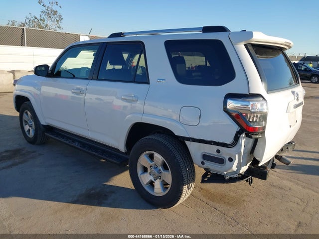 2020 TOYOTA 4RUNNER JTEZU5JR7L5214086 Photo 2