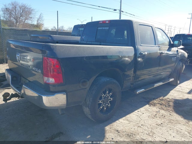 2018 RAM 1500 3C6RR7LG3JG264915 Photo 3