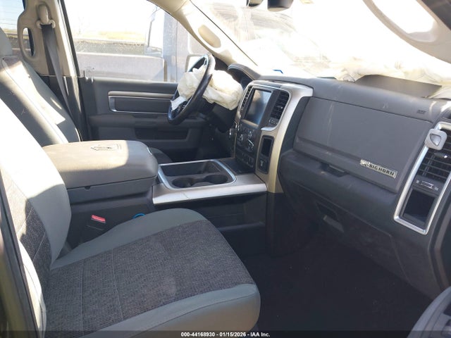 2018 RAM 1500 3C6RR7LG3JG264915 Photo 4