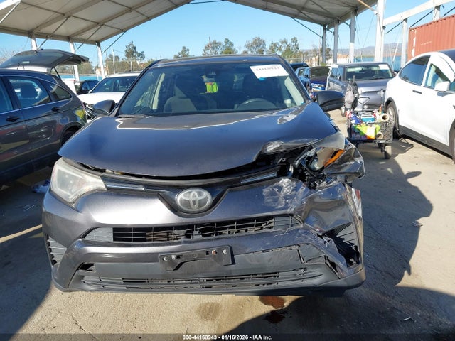 JTMZFREV5JJ163558 Toyota RAV4 LE