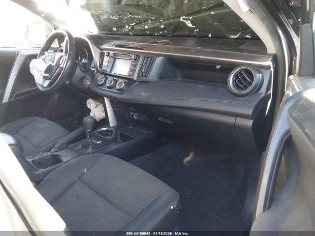JTMZFREV5JJ163558 Toyota RAV4 LE