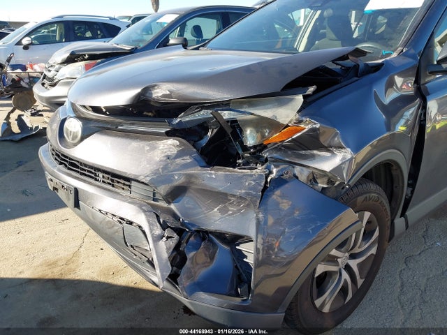 JTMZFREV5JJ163558 Toyota RAV4 LE