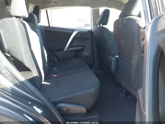 JTMZFREV5JJ163558 Toyota RAV4 LE