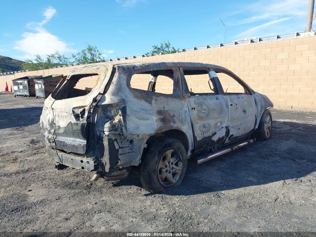 Chevrolet Traverse Ls 2016 1GNKRFKD8GJ267920 Image 4