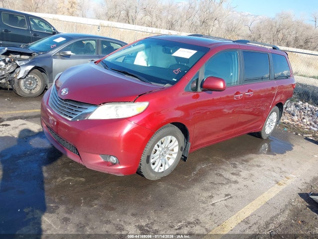 2017 TOYOTA SIENNA 5TDYZ3DC7HS767030 Photo 1