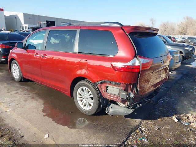 2017 TOYOTA SIENNA 5TDYZ3DC7HS767030 Photo 2